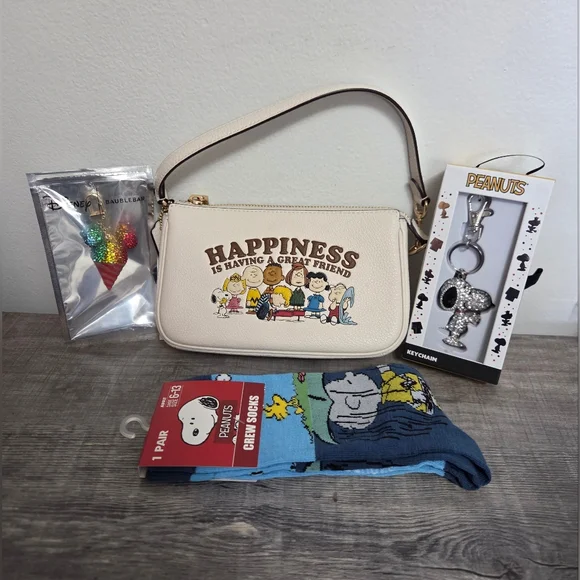 New COACH X Peanuts Notila 19 With Both Fob's N Socks - Picture 2 of 14